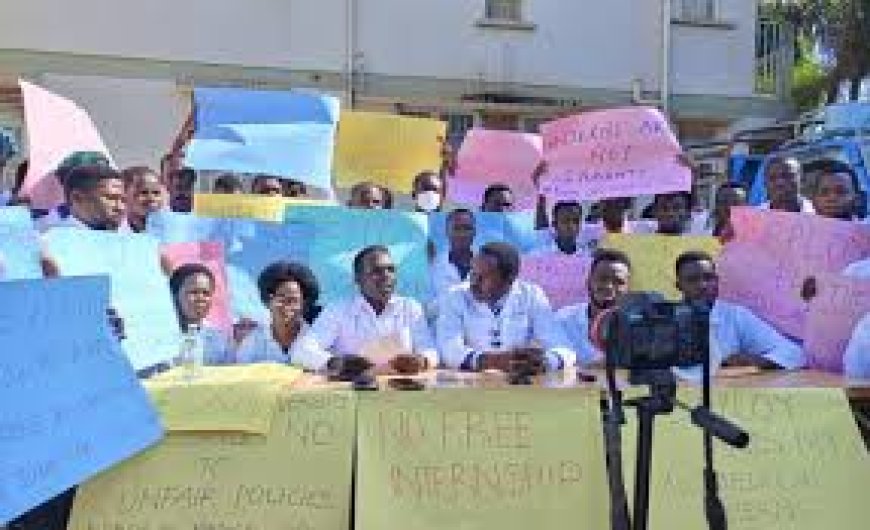 Police Intercepts Medical Interns Marching in Protest of Non-Deployment