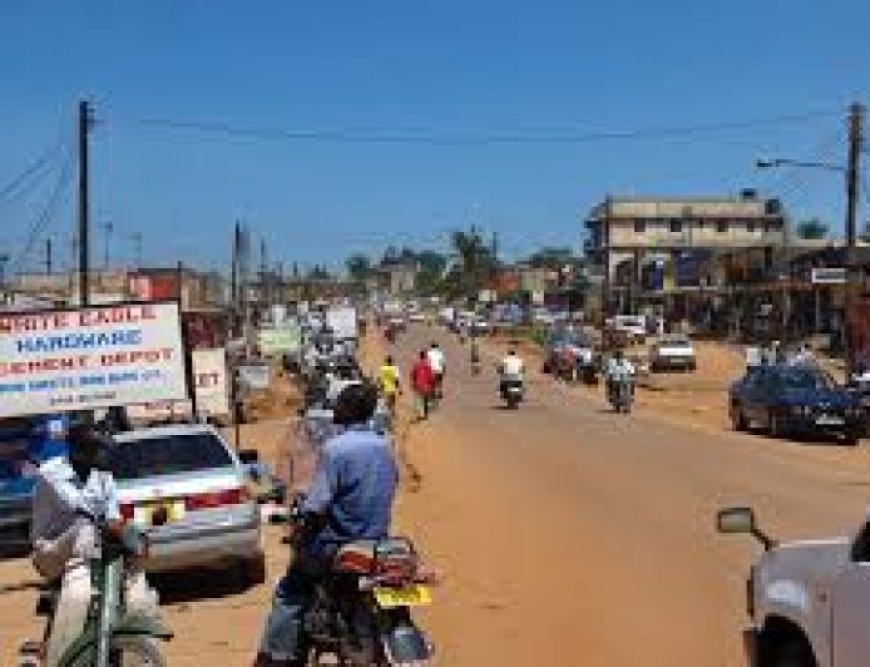 Works Ministry, Unra In Hot Soup As Museveni Queries Potholes On Buikwe-Mukono Road