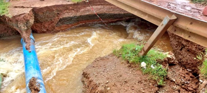 Heavy Down Pour partially sunk in  Kampala -Masaka Highway, Police Diverts Traffic.