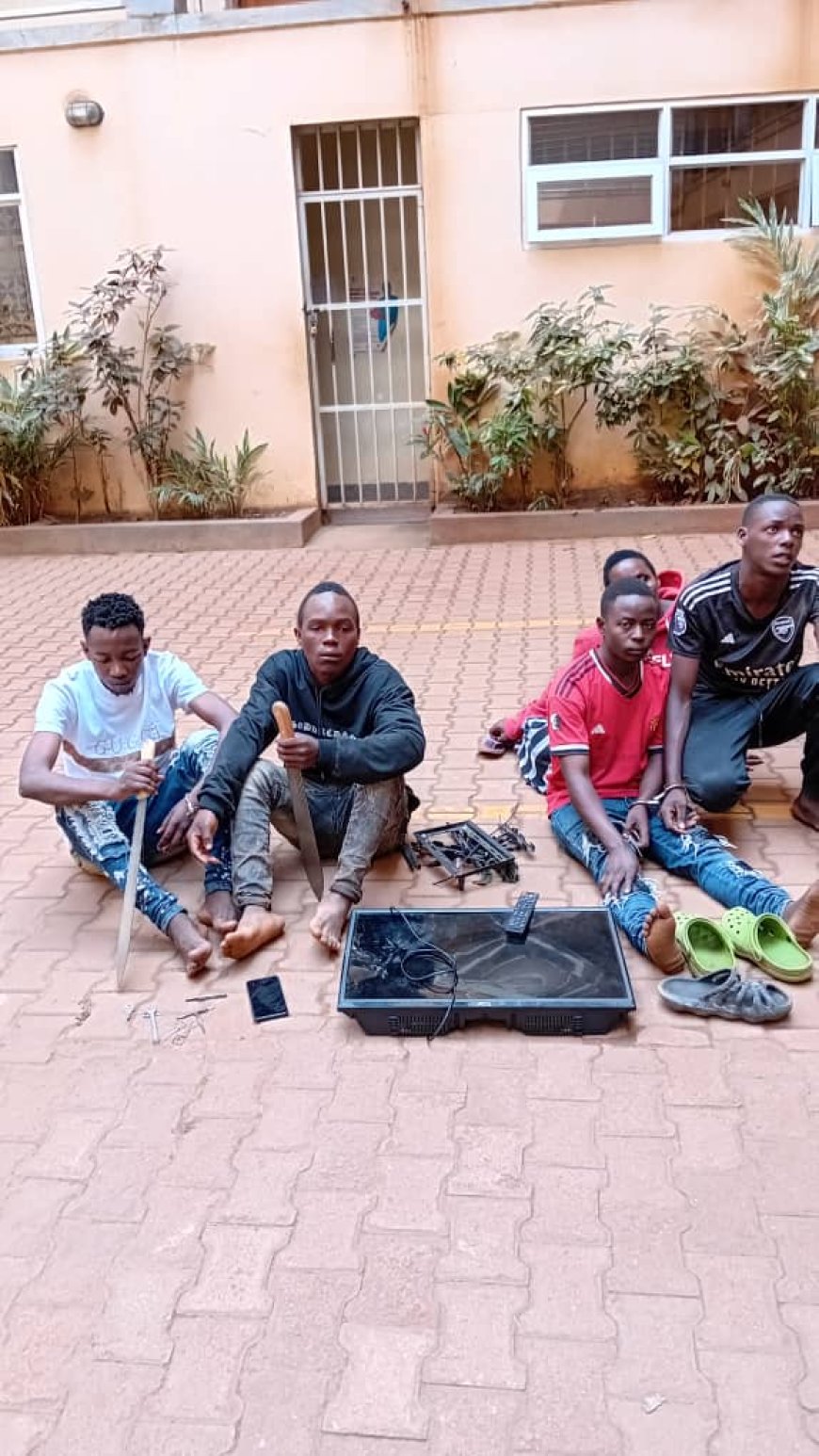 Top City Armed Robbers Arrested with Killing Equipments.