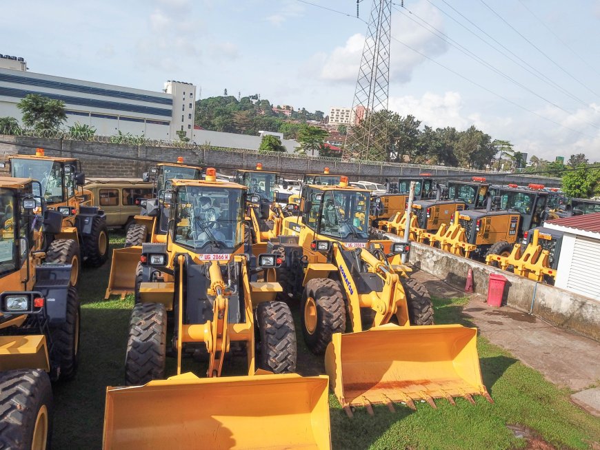 Government Gives 32 Road Equipment To 16 Newly Created Districts