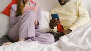 How to Recognize When He’s Losing Interest in the Relationship