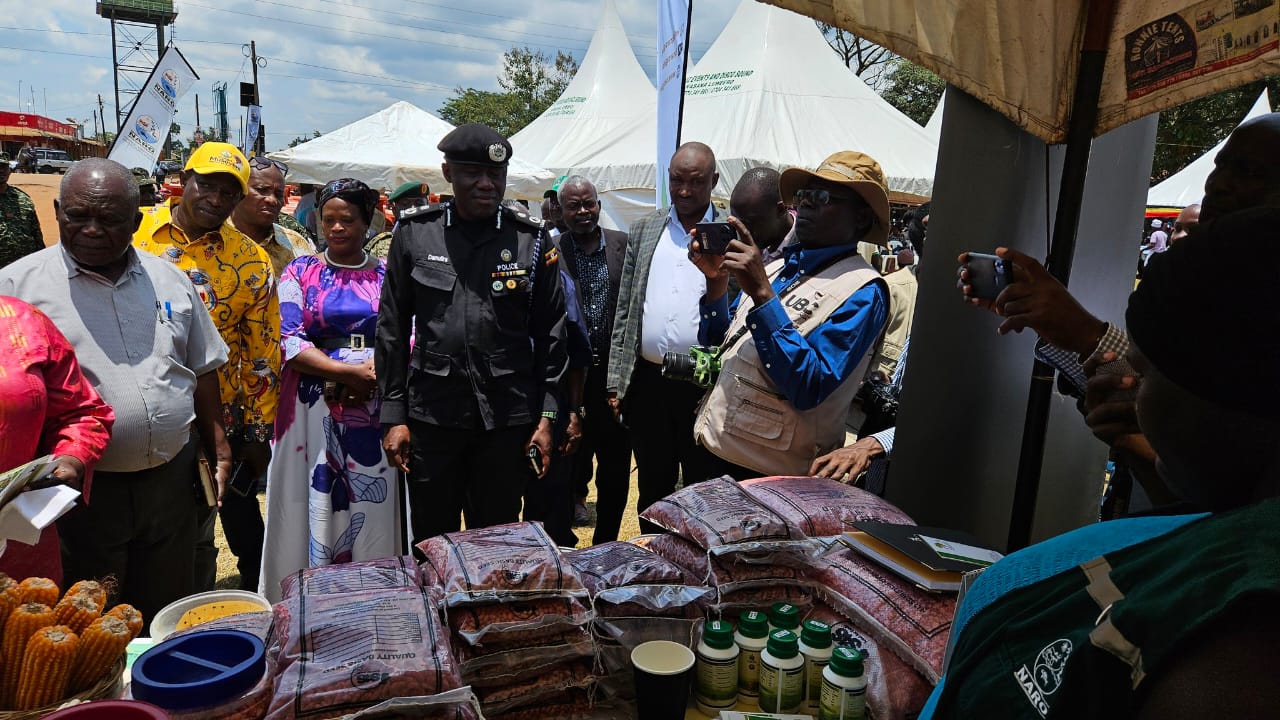 Police Chief, Ministers Distribute Seeds, ferterlizers To Luwero Farmers