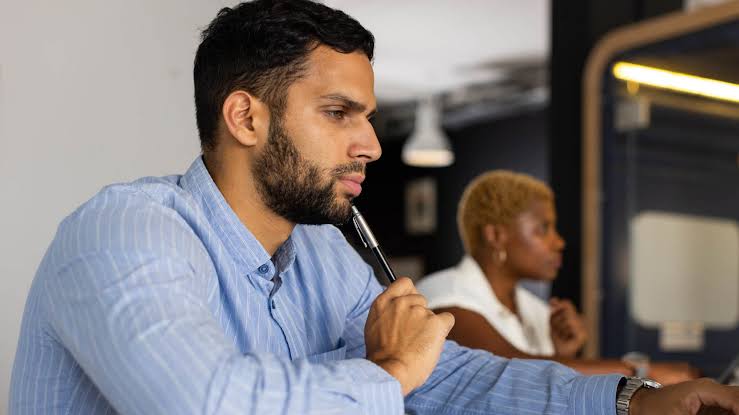 9 Things Highly Intelligent People Choose to Overlook at Work and Why It Helps Them Excel