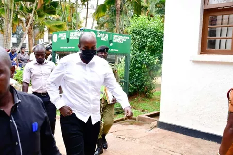 Go Pay For Your Sins!! Police Officer Recorded Slapping Supermarket Lady Charged & Remanded Until October 16th