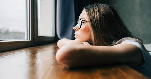 Struggling to Move On From Your Ex? These 5 Thought Patterns Keep You Trapped