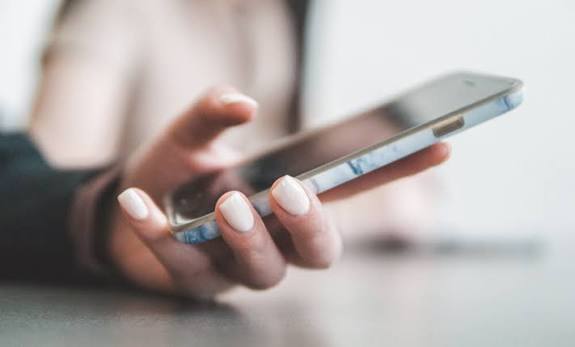 Thinking of Texting Your Ex? 9 Realities About Reconnecting (And When to Actually Send It)