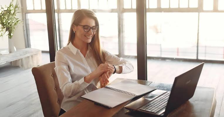 8 Smart Ways Successful People Win Without the Grind