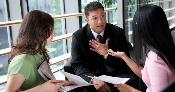 9 Subtle Things Smart People Quietly Ignore at Work—and Why It Helps Them Succeed