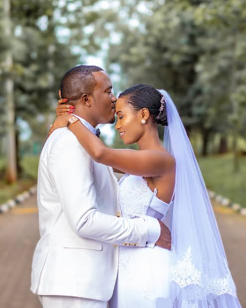 5 Daily Habits That Keep Couples Truly Happy